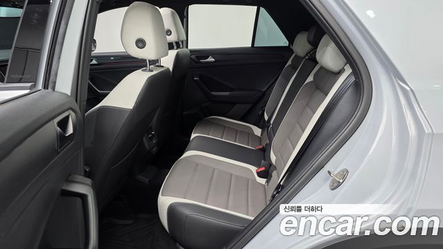Volkswagen T-Roc 2021 — photo 12