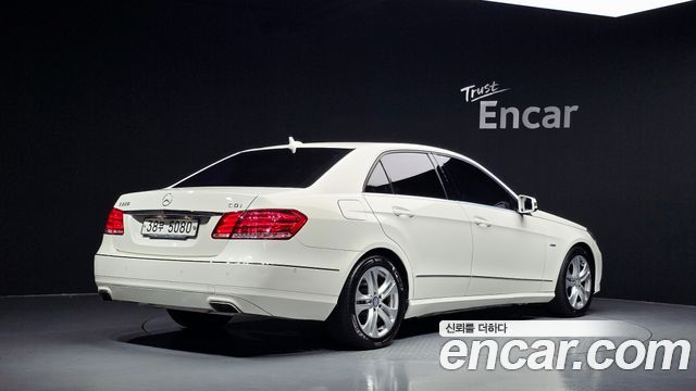 Mercedes-Benz E-Class 2012 — photo 2