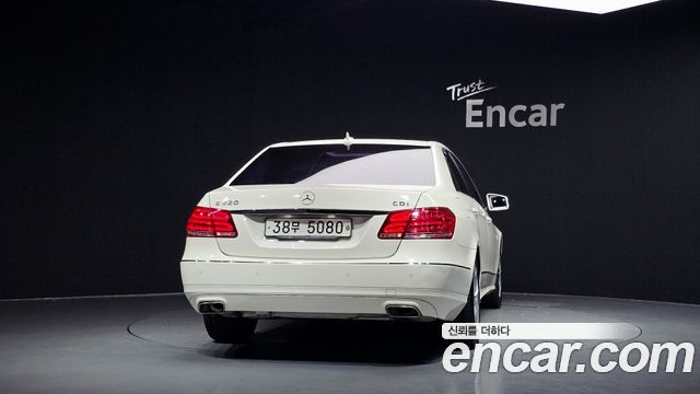 Mercedes-Benz E-Class 2012 — photo 4