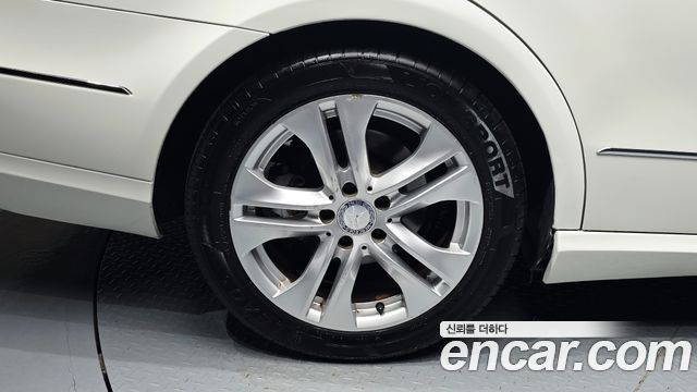 Mercedes-Benz E-Class 2012 — photo 5