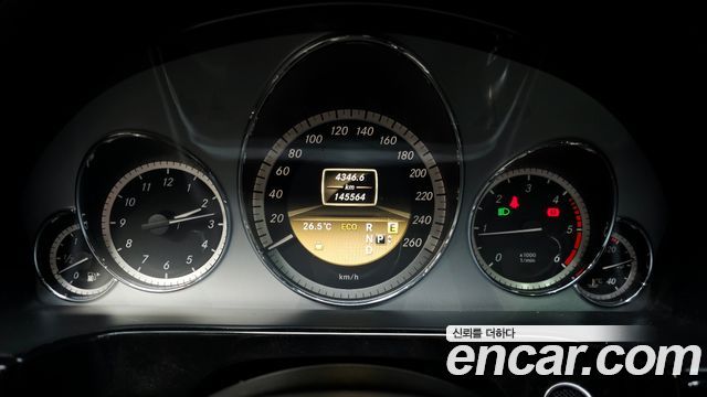Mercedes-Benz E-Class 2012 — photo 8