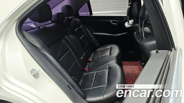 Mercedes-Benz E-Class 2012 — photo 11