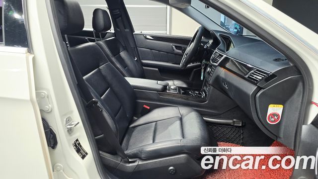 Mercedes-Benz E-Class 2012 — photo 12