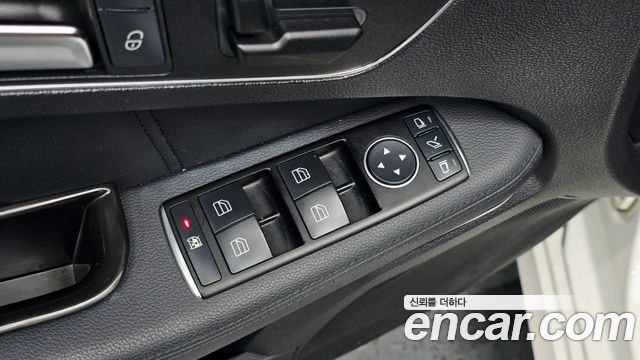 Mercedes-Benz E-Class 2012 — photo 15