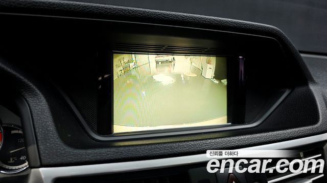 Mercedes-Benz E-Class 2012 — photo 16