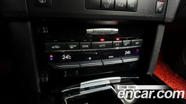 Mercedes-Benz E-Class 2012 — photo 17