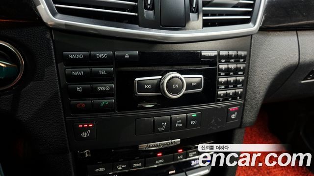Mercedes-Benz E-Class 2012 — photo 18