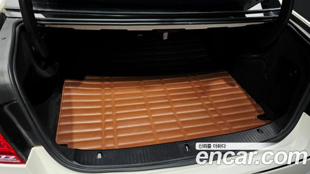 Mercedes-Benz E-Class 2012 — photo 19