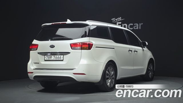 Kia Canival 2015 — photo 2