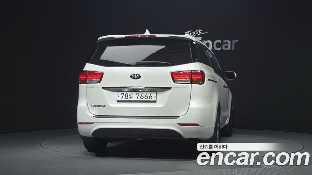 Kia Canival 2015 — photo 4