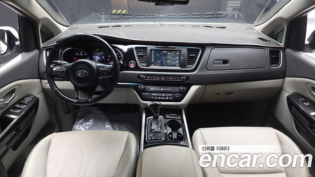 Kia Canival 2015 — photo 7