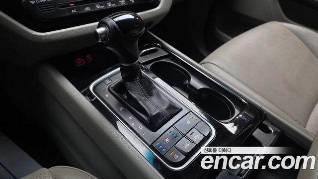 Kia Canival 2015 — photo 9