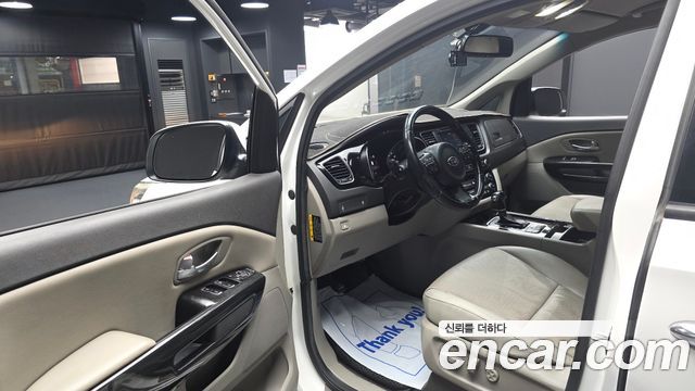 Kia Canival 2015 — photo 10