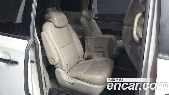 Kia Canival 2015 — photo 11
