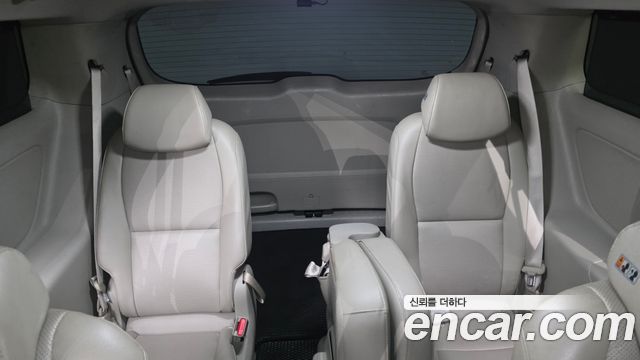 Kia Canival 2015 — photo 12