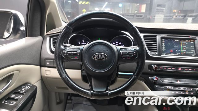 Kia Canival 2015 — photo 13