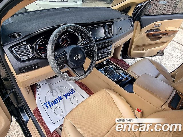 Kia Canival 2015 — photo 7