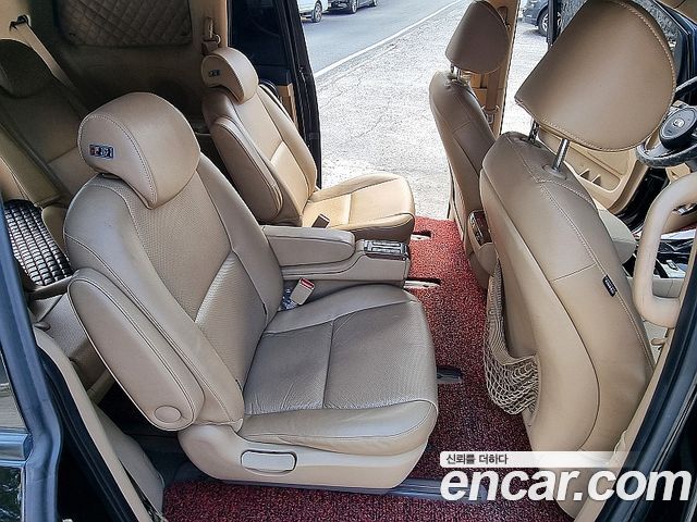 Kia Canival 2015 — photo 8