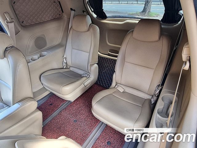 Kia Canival 2015 — photo 9