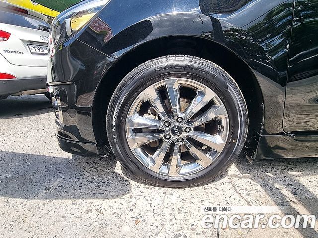 Kia Canival 2015 — photo 19