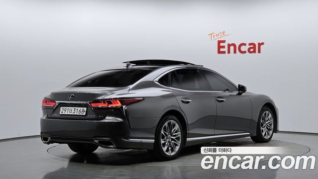 Lexus LS 2020 — photo 2