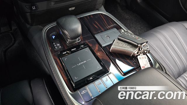 Lexus LS 2020 — photo 12