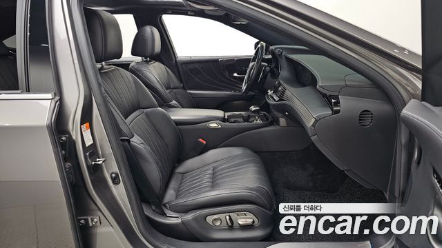Lexus LS 2020 — photo 17
