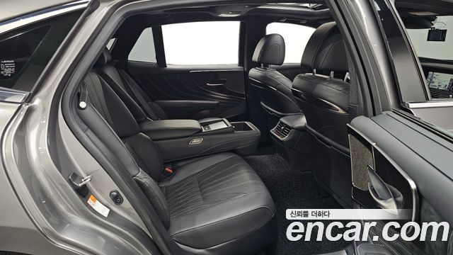 Lexus LS 2020 — photo 18