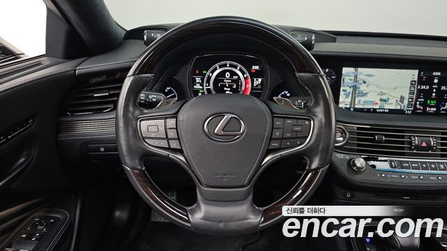 Lexus LS 2020 — photo 19