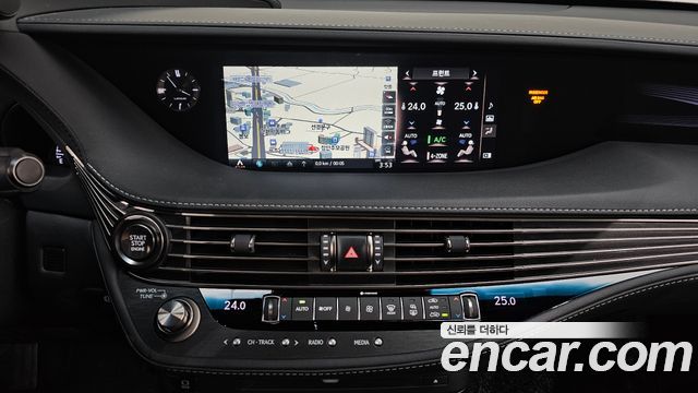 Lexus LS 2020 — photo 20