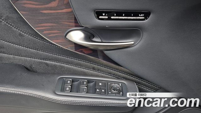Lexus LS 2020 — photo 26