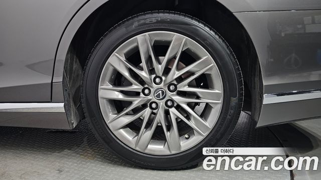 Lexus LS 2020 — photo 7