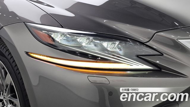 Lexus LS 2020 — photo 8