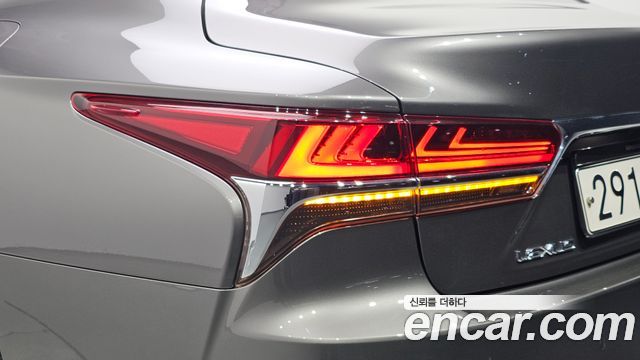 Lexus LS 2020 — photo 9