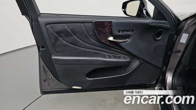 Lexus LS 2020 — photo 14