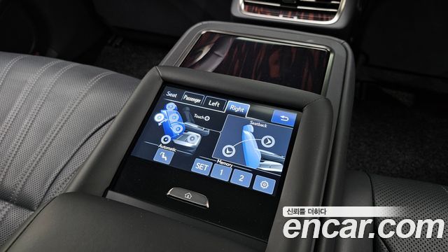 Lexus LS 2020 — photo 32