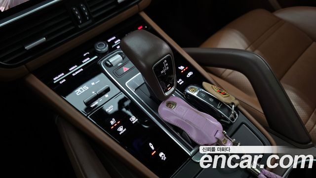 Porsche Cayenne 2021 — photo 12