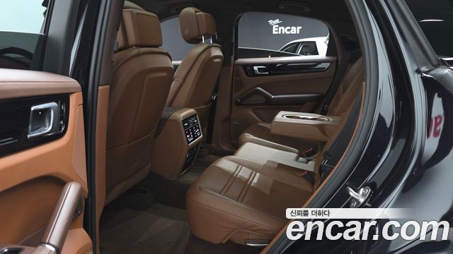 Porsche Cayenne 2021 — photo 17
