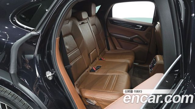 Porsche Cayenne 2021 — photo 18