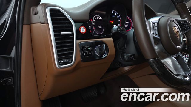 Porsche Cayenne 2021 — photo 19