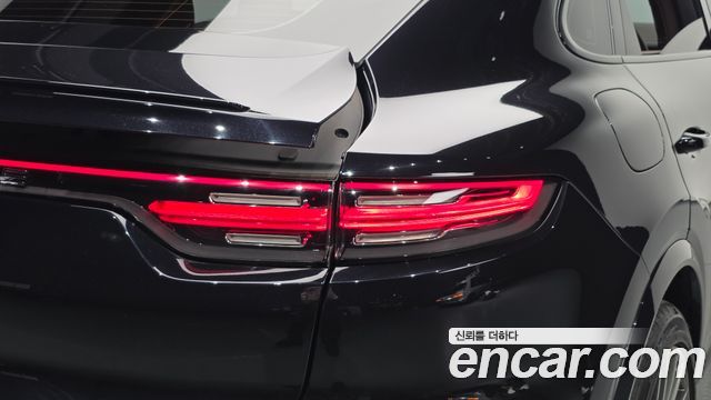 Porsche Cayenne 2021 — photo 9
