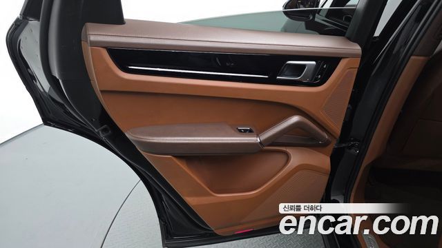 Porsche Cayenne 2021 — photo 15