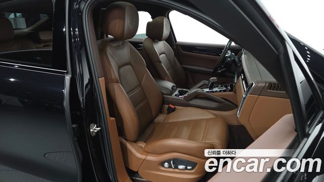 Porsche Cayenne 2021 — photo 16