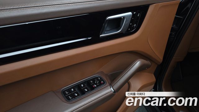 Porsche Cayenne 2021 — photo 27