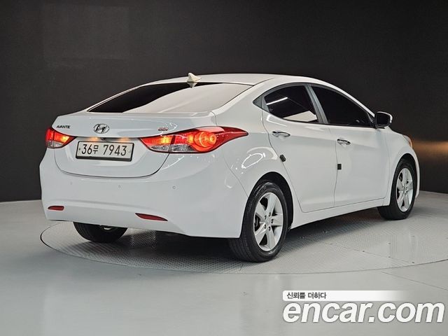Hyundai AVANTE 2014 — photo 4