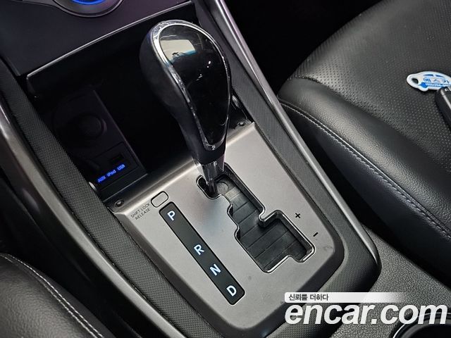 Hyundai AVANTE 2014 — photo 8