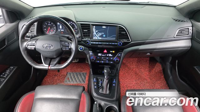 Hyundai AVANTE 2018 — photo 10