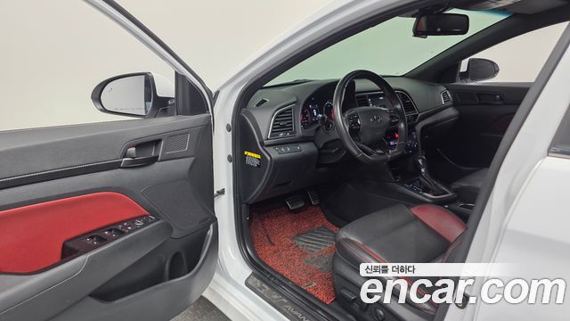 Hyundai AVANTE 2018 — photo 13