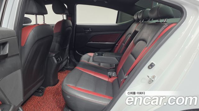 Hyundai AVANTE 2018 — photo 18