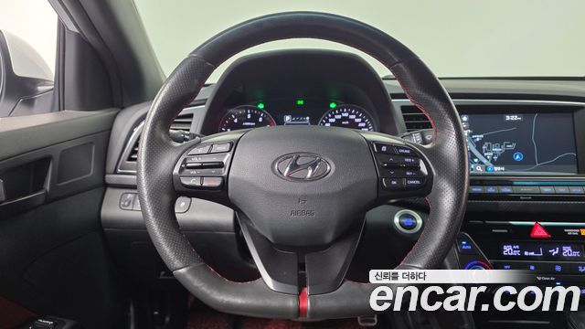 Hyundai AVANTE 2018 — photo 19